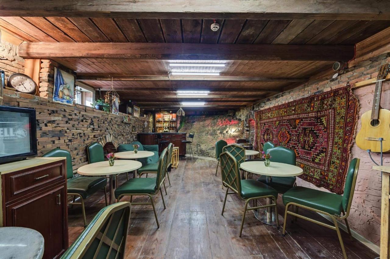House 52 Boutique Hotel ティビリシ エクステリア 写真