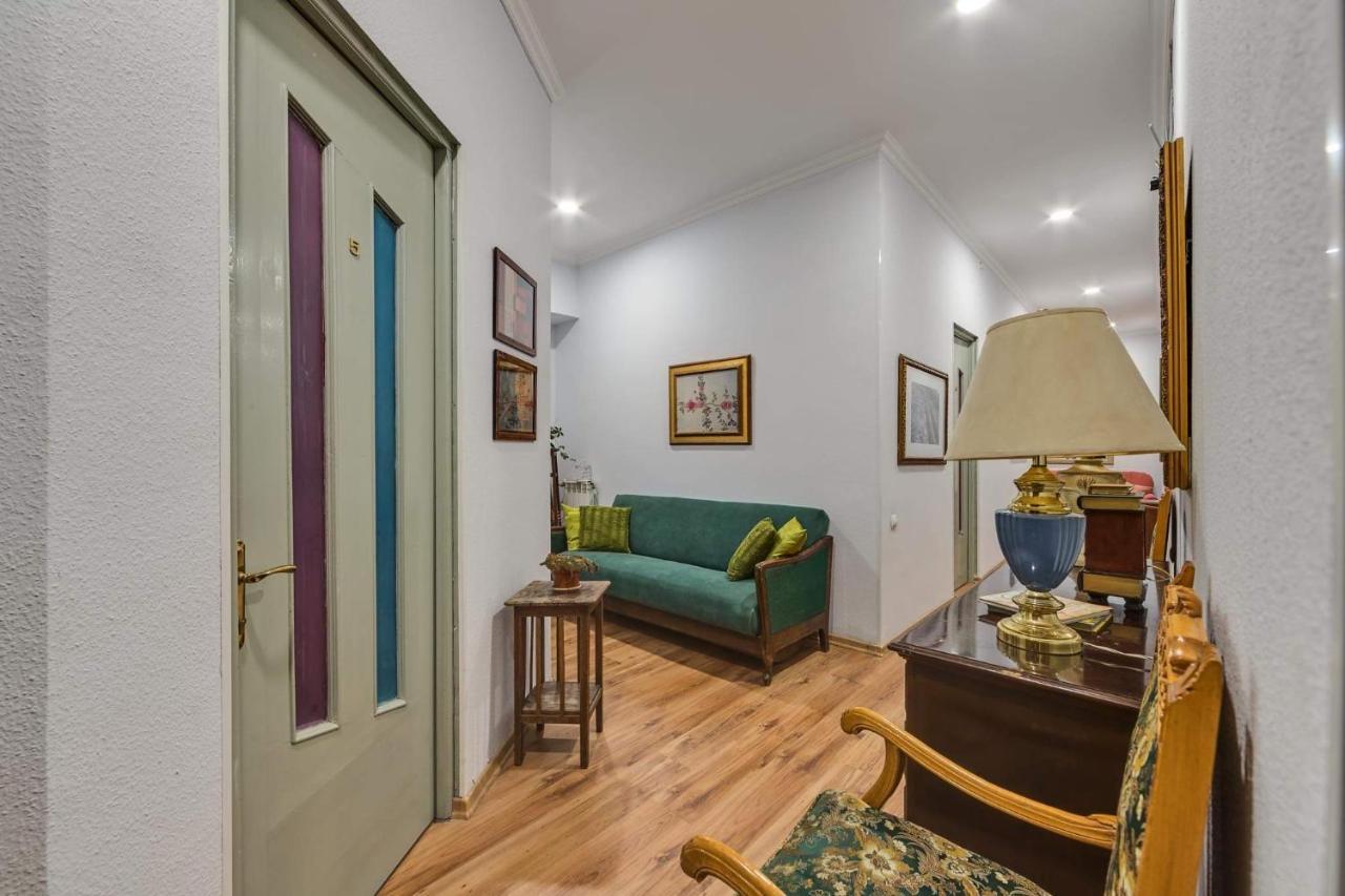House 52 Boutique Hotel ティビリシ エクステリア 写真