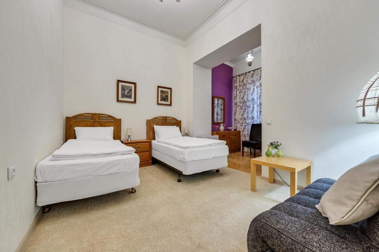 House 52 Boutique Hotel ティビリシ エクステリア 写真