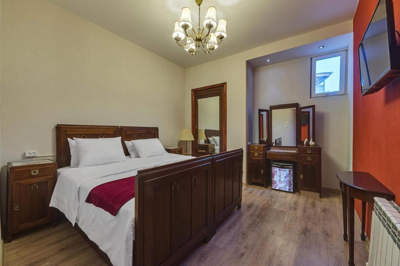 House 52 Boutique Hotel ティビリシ エクステリア 写真