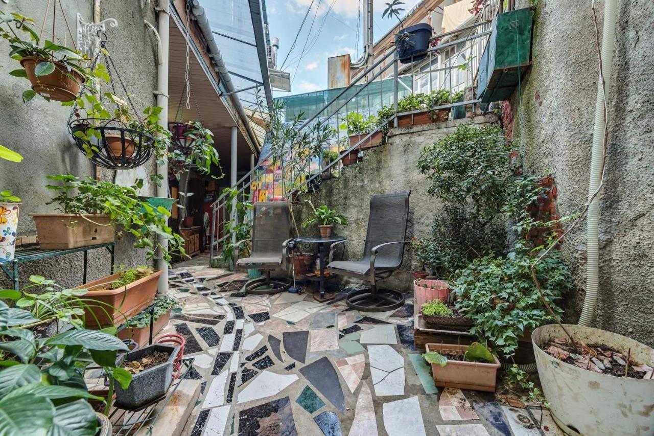 House 52 Boutique Hotel ティビリシ エクステリア 写真