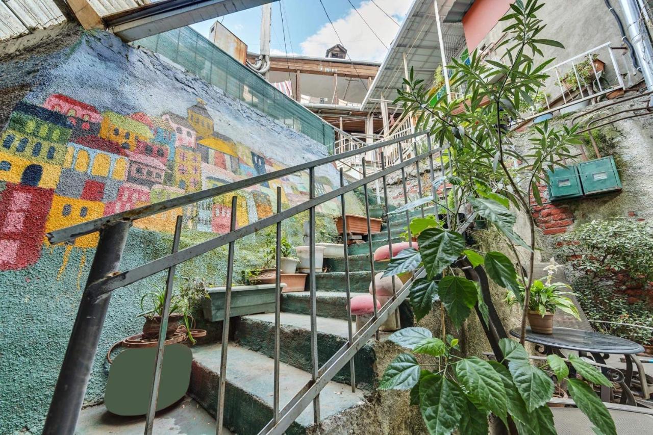 House 52 Boutique Hotel ティビリシ エクステリア 写真